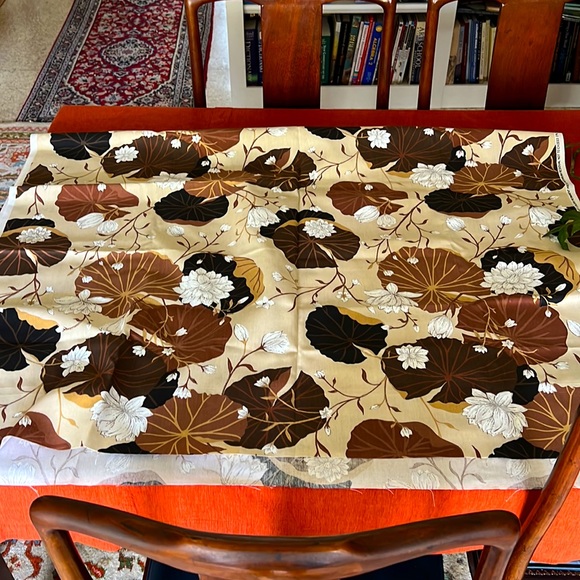 Two (2) yards of 1978 by Atelier Originals fabric in vintage lotus design - Picture 2 of 5
